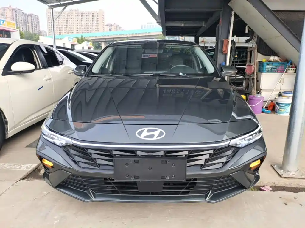 Hyundai Elantra — фото 3