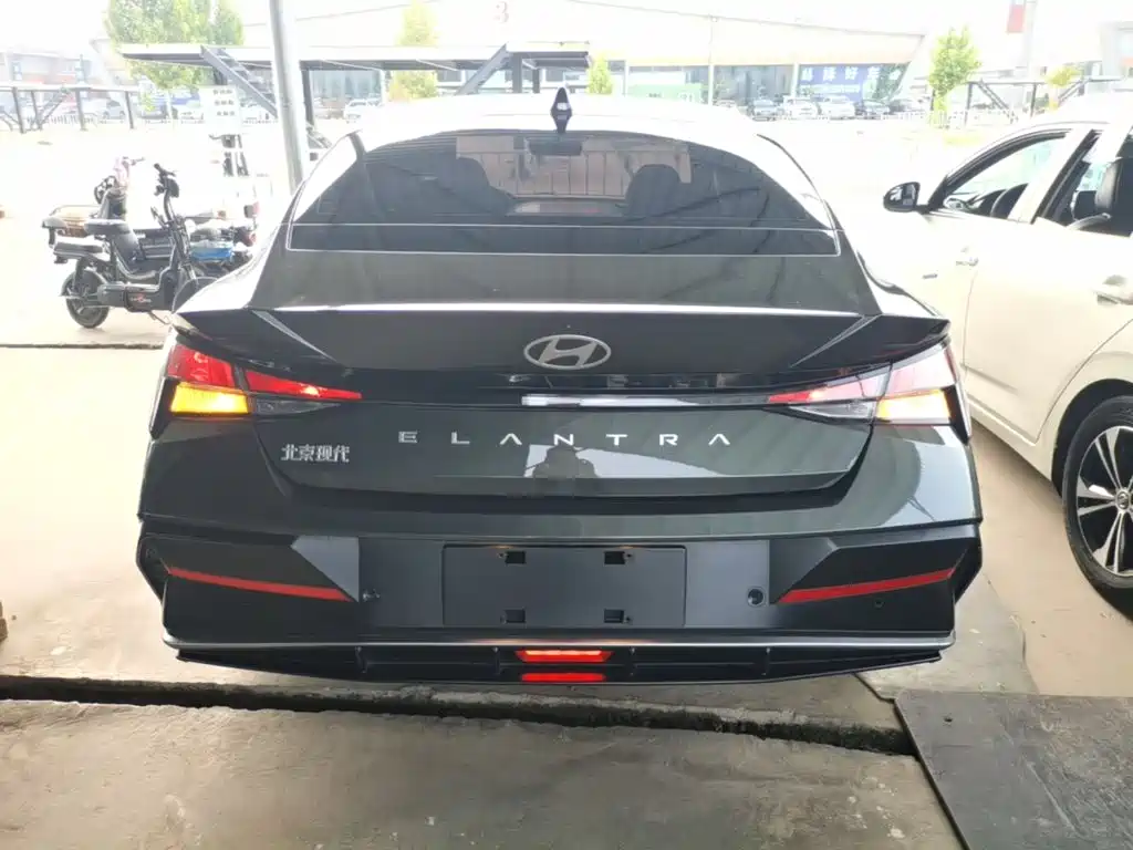 Hyundai Elantra — фото 6