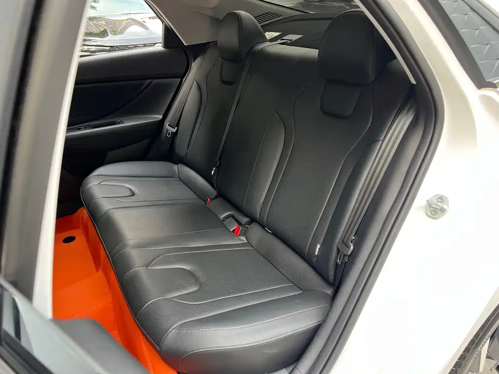 Hyundai Elantra — фото 11