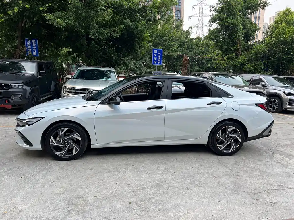Hyundai Elantra — фото 6