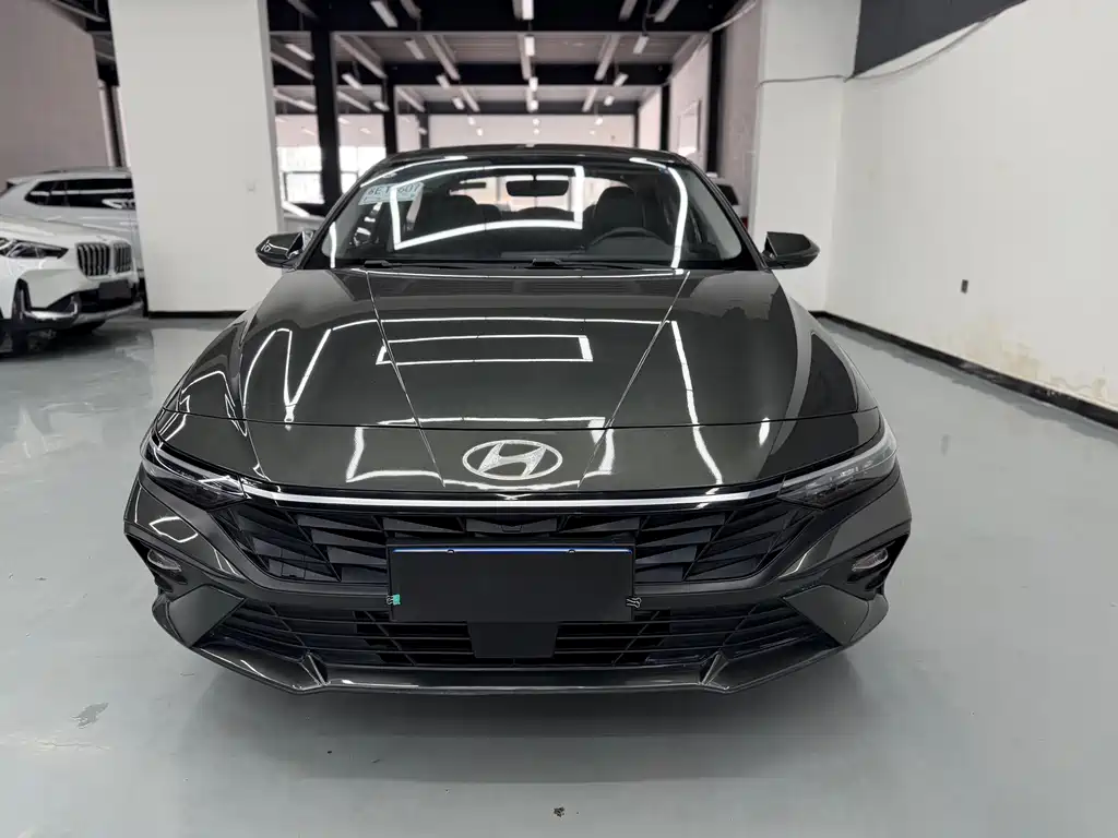 Hyundai Elantra — фото 2
