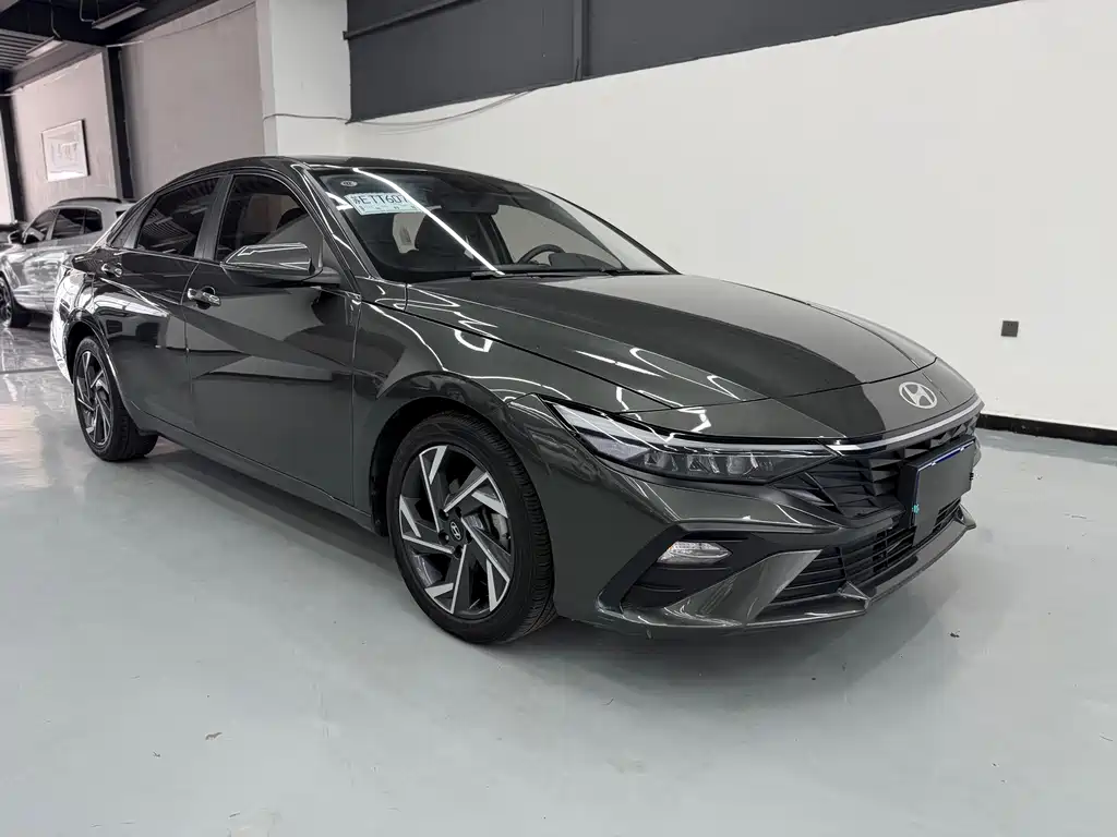 Hyundai Elantra — фото 3