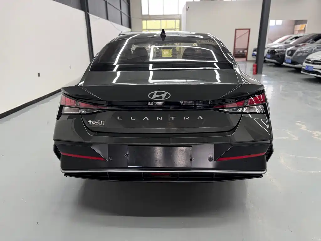 Hyundai Elantra — фото 5