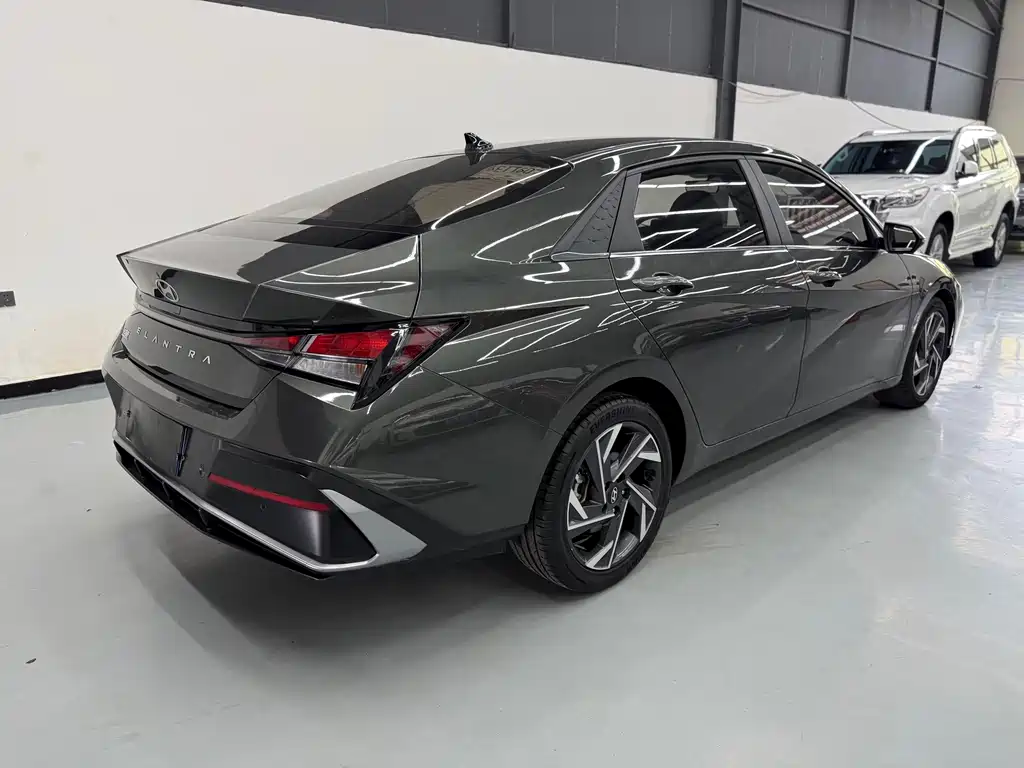 Hyundai Elantra — фото 6