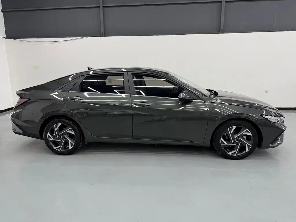 Hyundai Elantra — фото 7