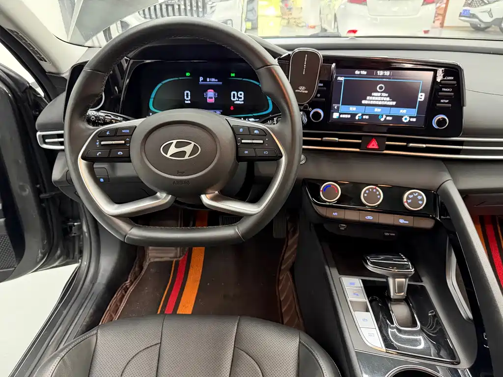 Hyundai Elantra — фото 9