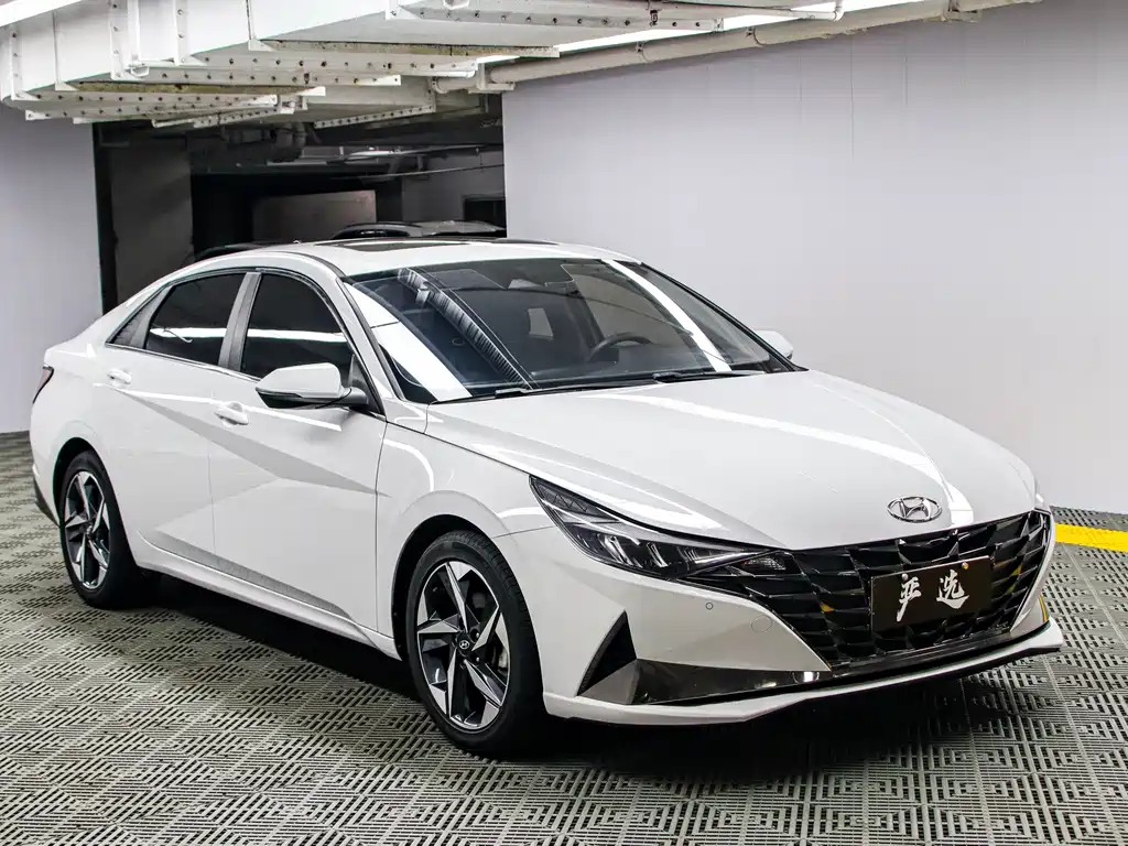 Hyundai Elantra — фото 3