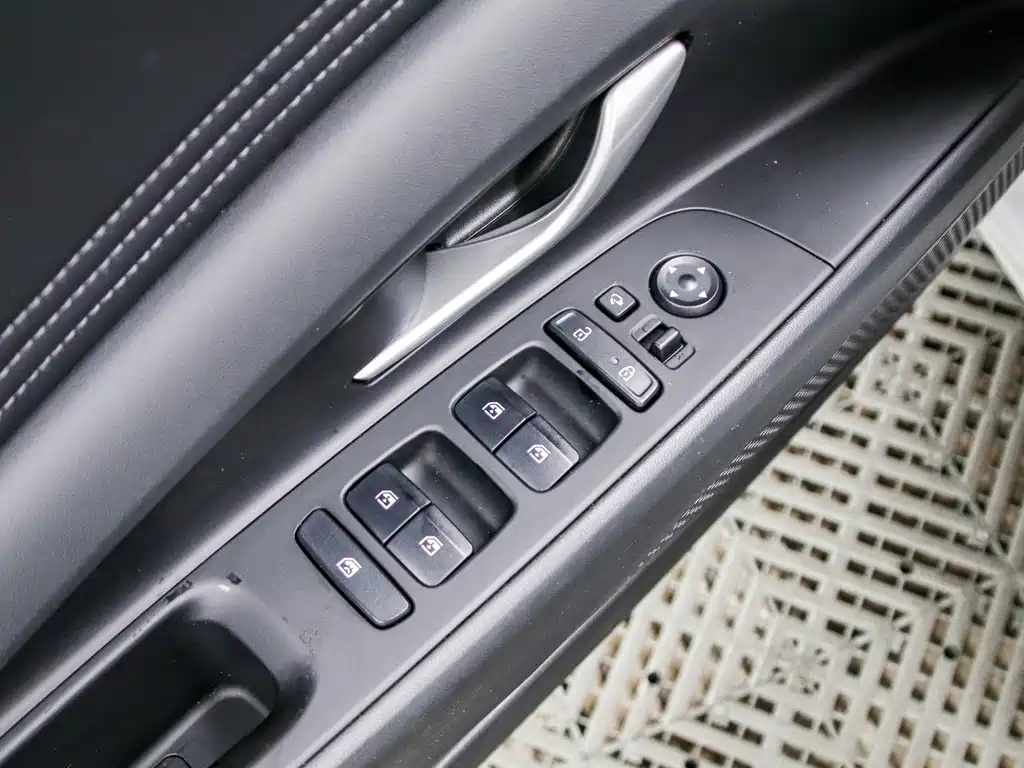 Hyundai Elantra — фото 6