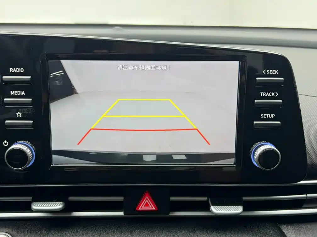 Hyundai Elantra — фото 15