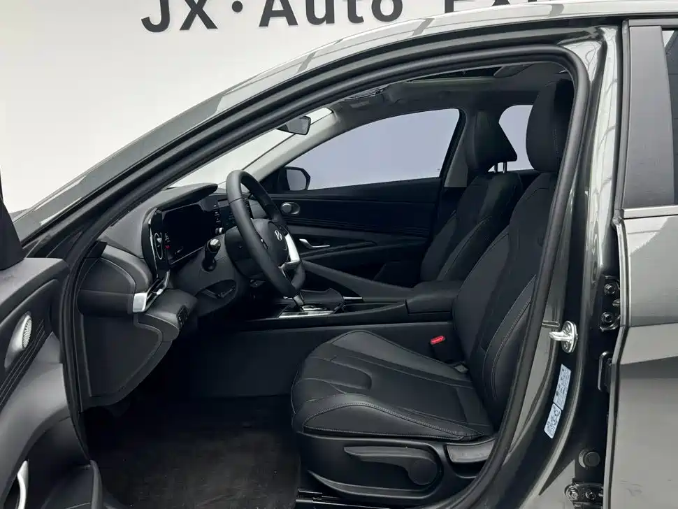 Hyundai Elantra — фото 17