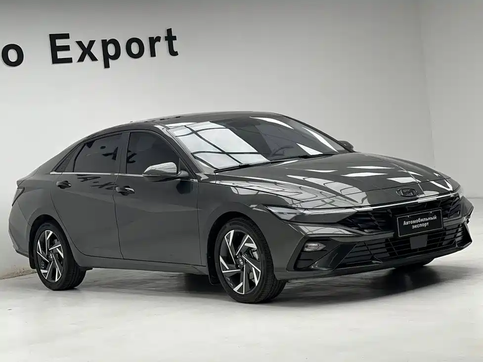 Hyundai Elantra — фото 3