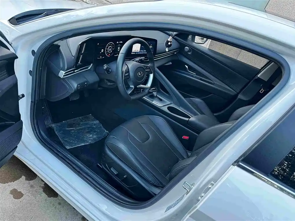 Hyundai Elantra — фото 4