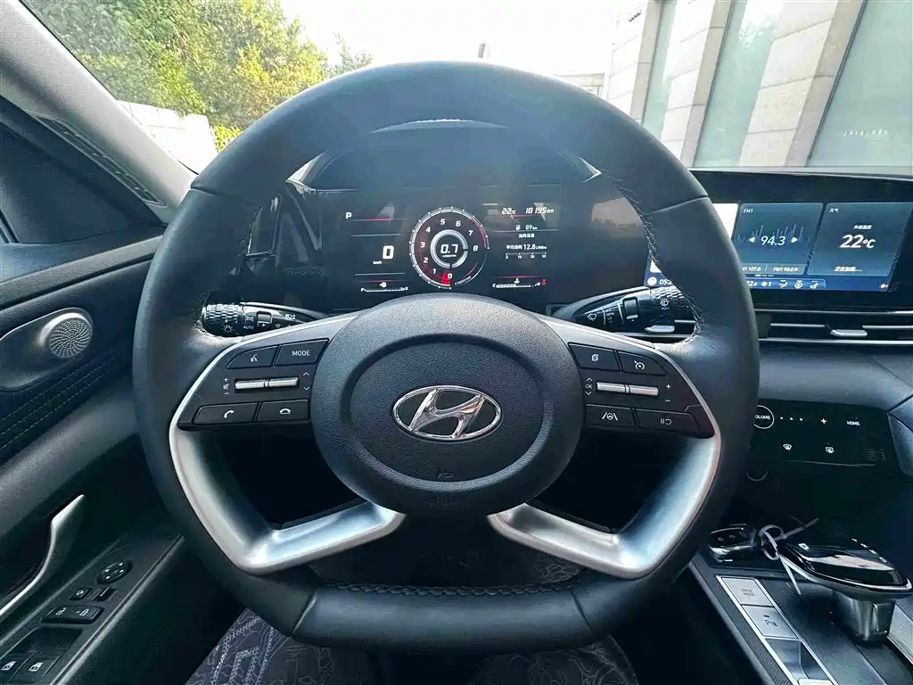 Hyundai Elantra — фото 9