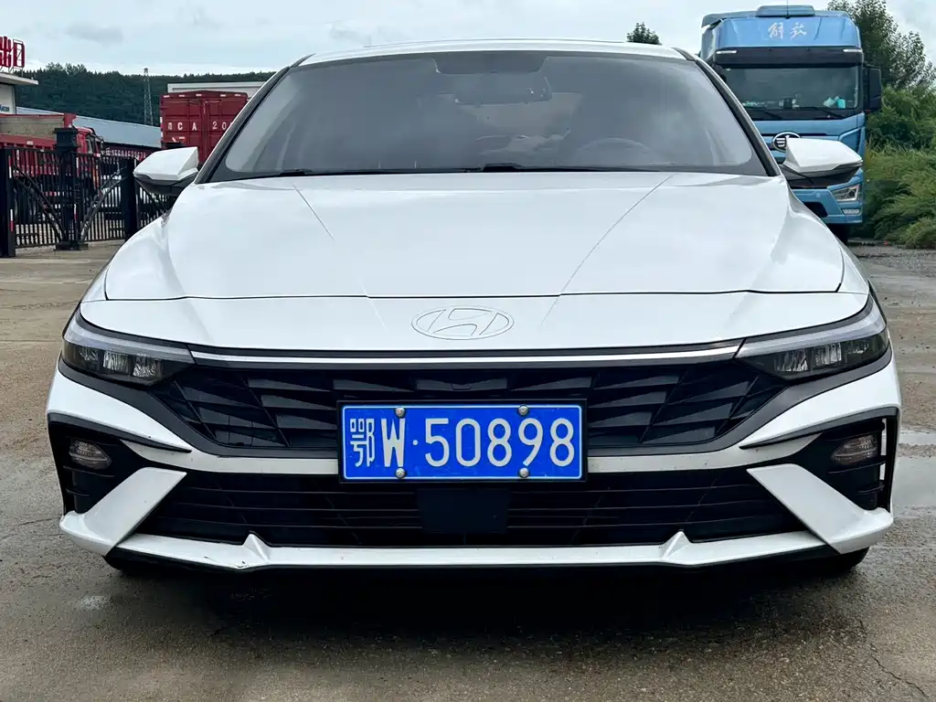 Hyundai Elantra — фото 2