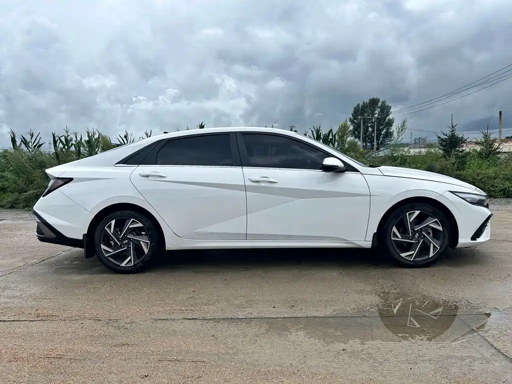 Hyundai Elantra — фото 5