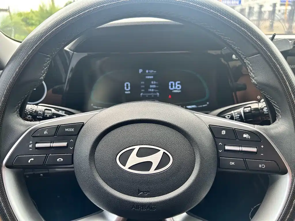 Hyundai Elantra — фото 6