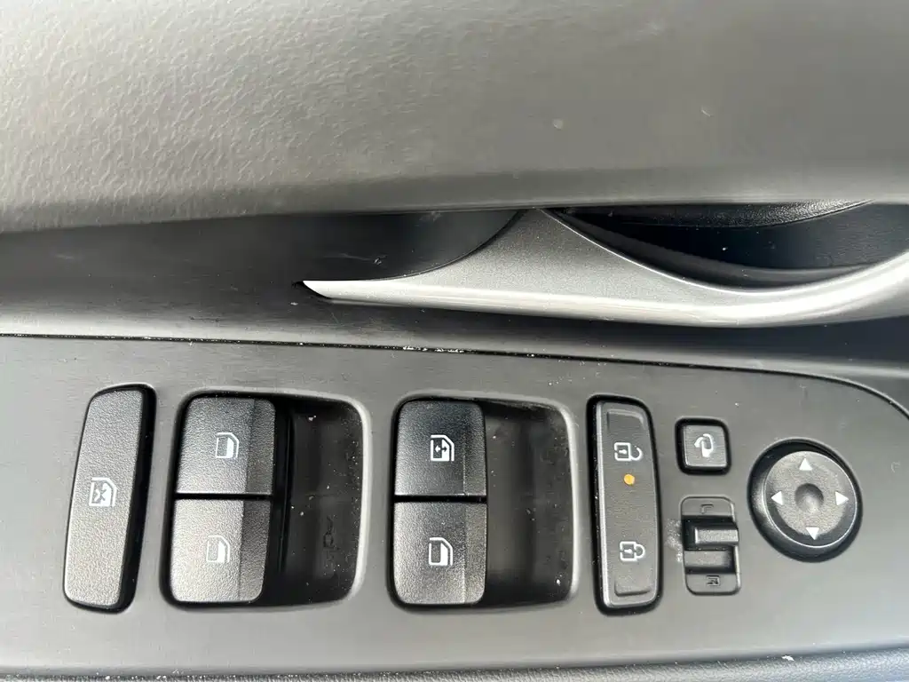 Hyundai Elantra — фото 9