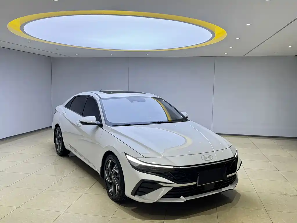 Hyundai Elantra — фото 3