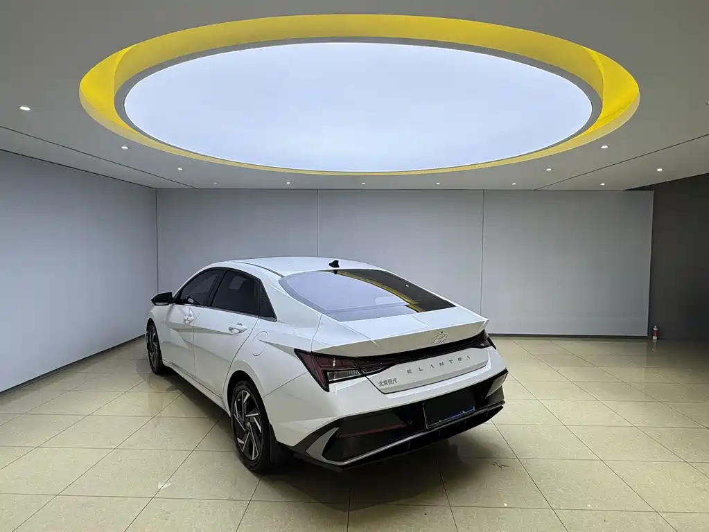 Hyundai Elantra — фото 4
