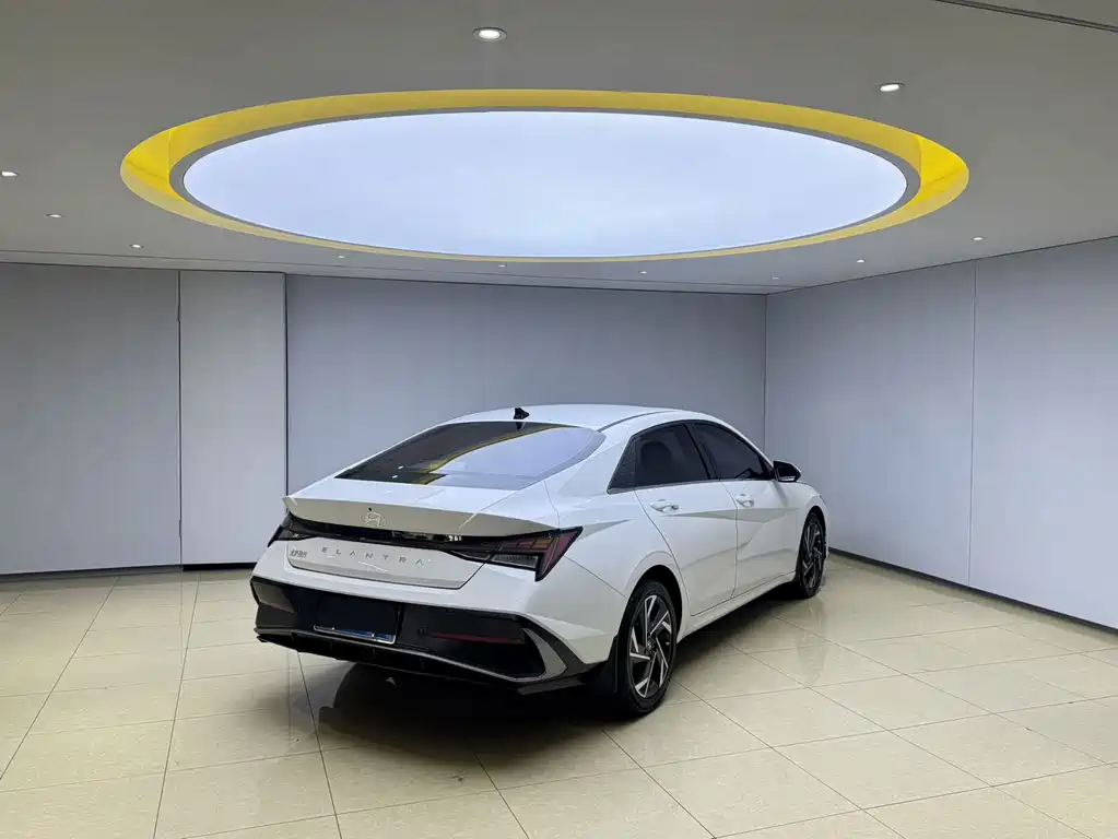 Hyundai Elantra — фото 6