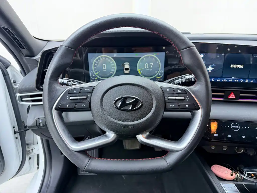Hyundai Elantra — фото 11