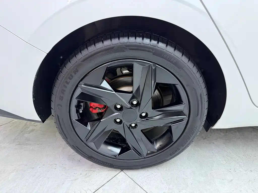 Hyundai Elantra — фото 22