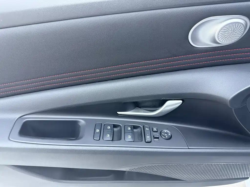 Hyundai Elantra — фото 8