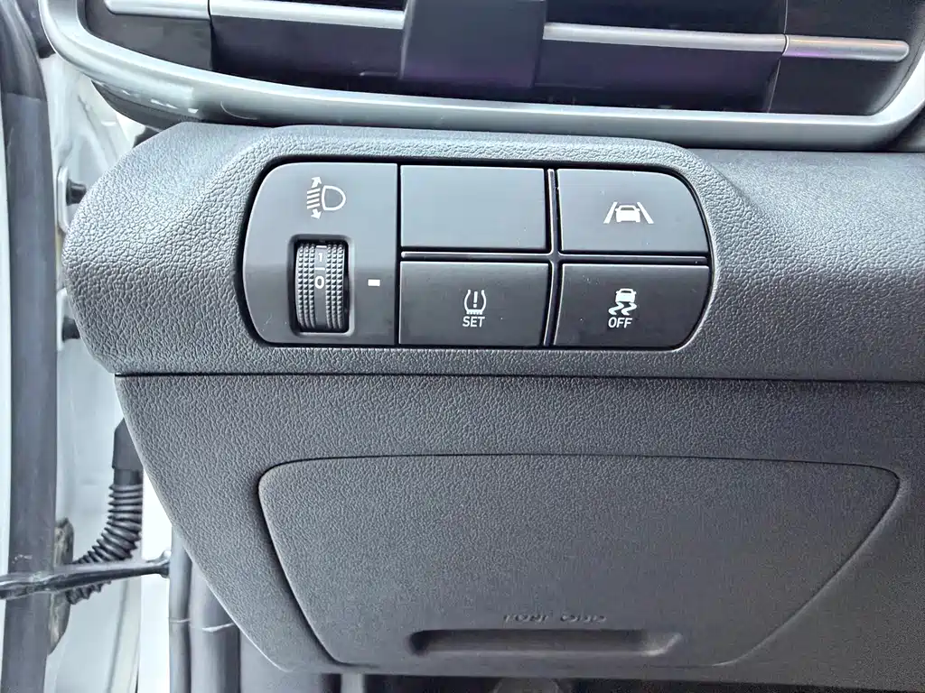 Hyundai Elantra — фото 9