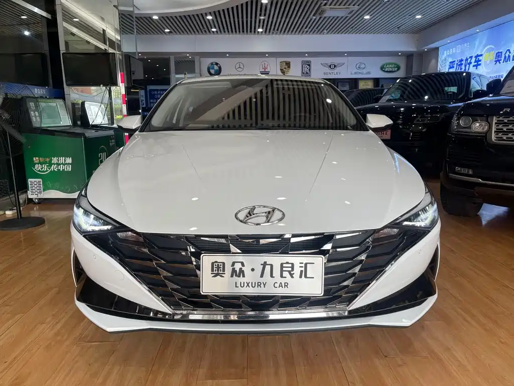 Hyundai Elantra — фото 2