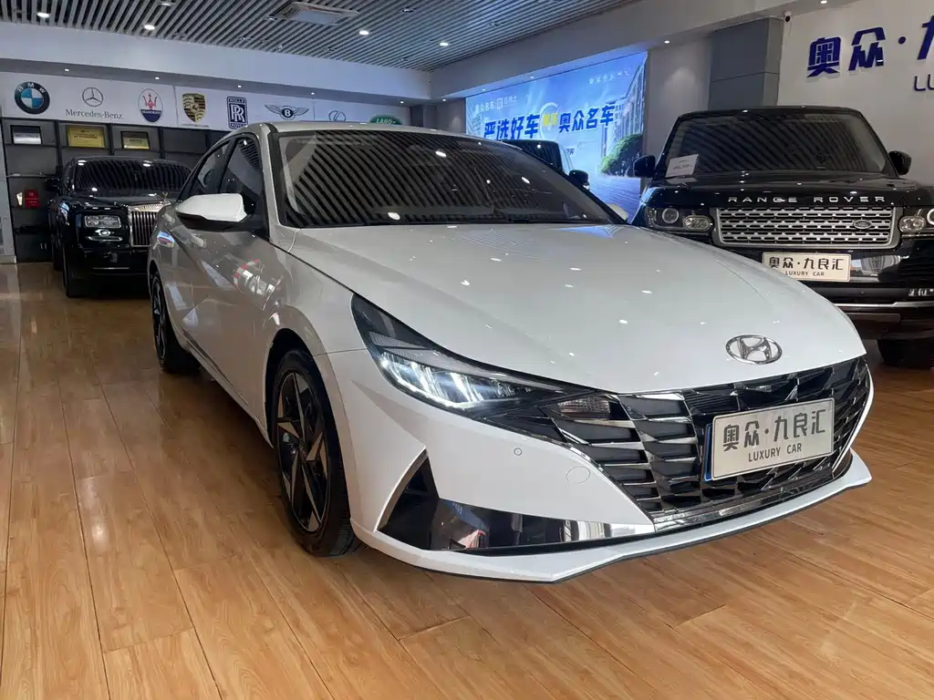 Hyundai Elantra — фото 3