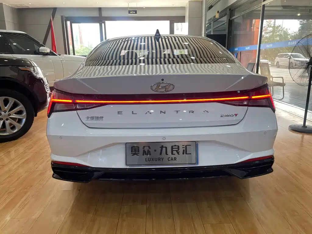 Hyundai Elantra — фото 10