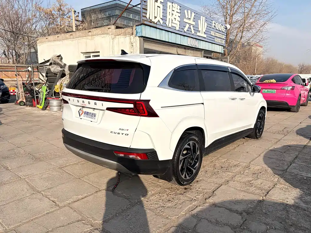 Hyundai Custo — фото 3