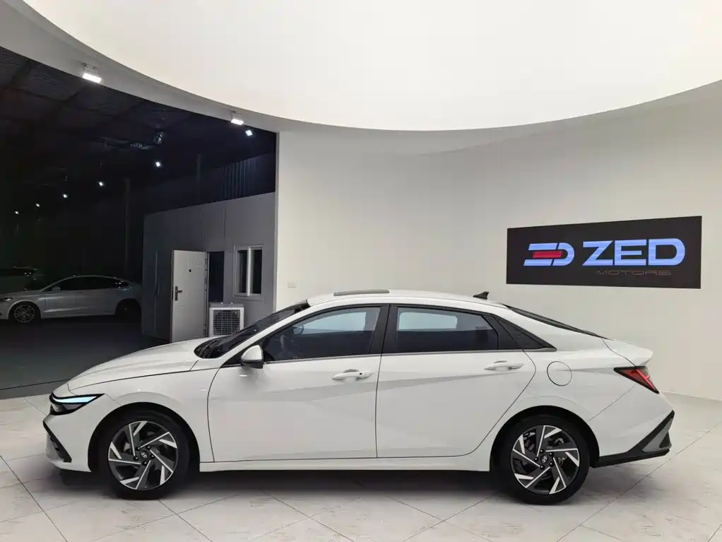 Hyundai Elantra — фото 7