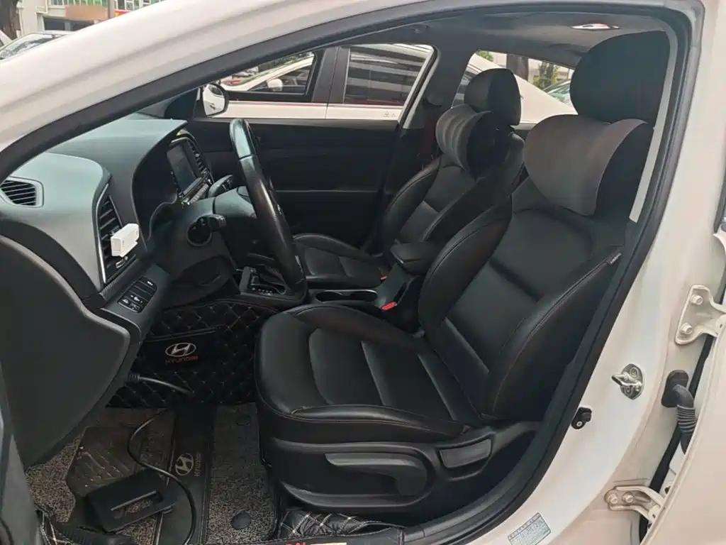 Hyundai Elantra — фото 15