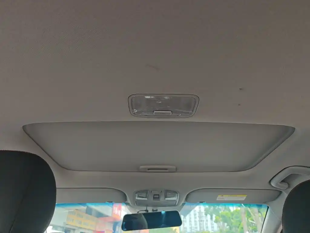 Hyundai Elantra — фото 18