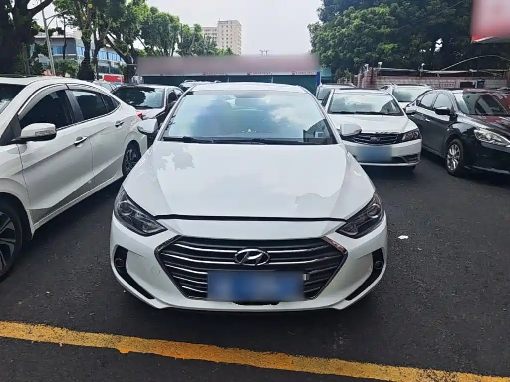 Hyundai Elantra — фото 3