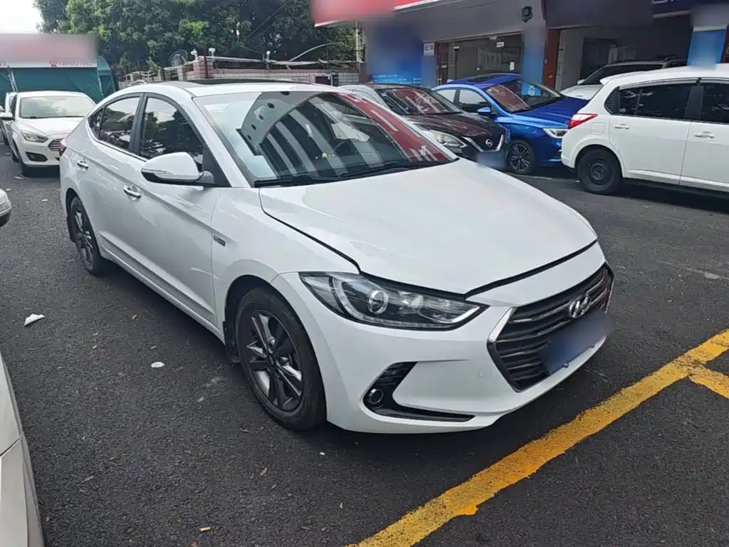 Hyundai Elantra — фото 4