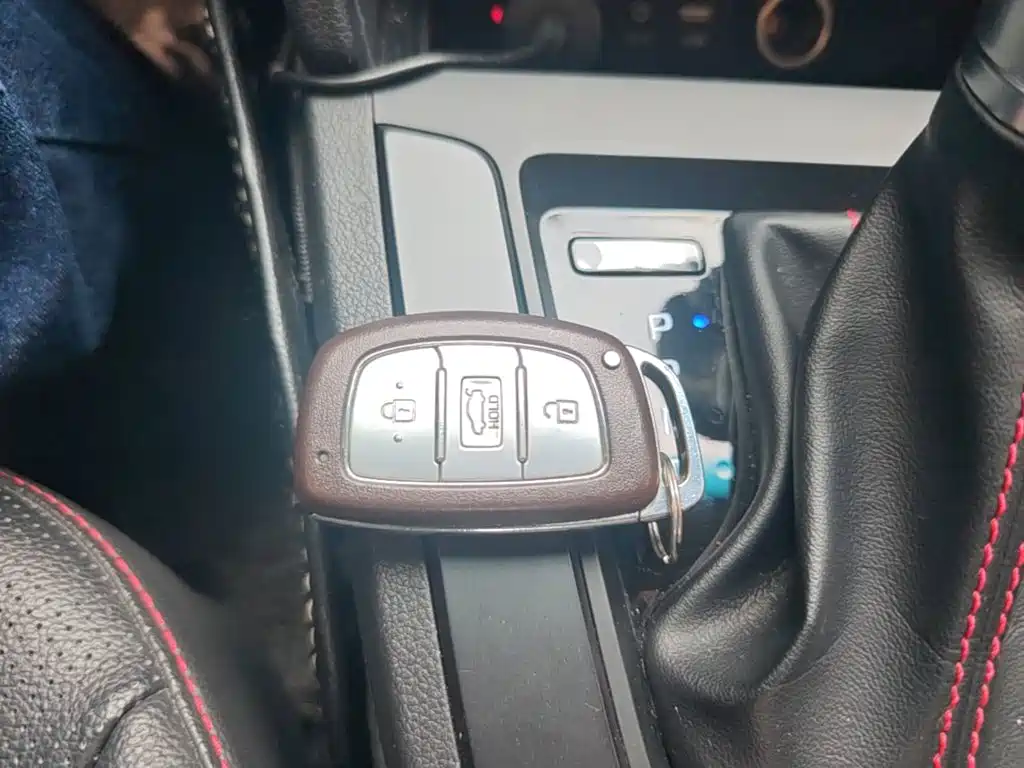 Hyundai Elantra — фото 9