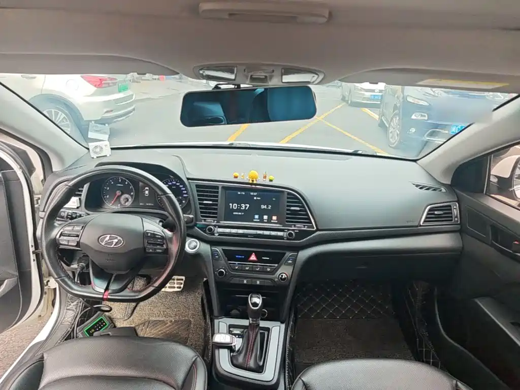 Hyundai Elantra — фото 10