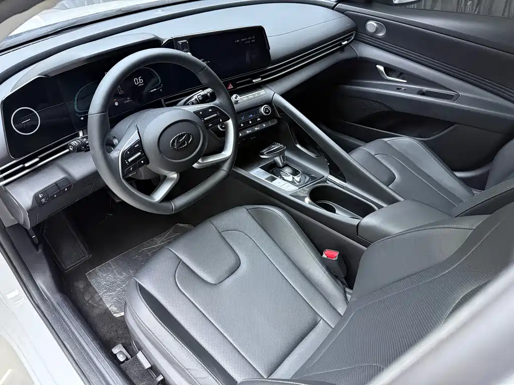 Hyundai Elantra — фото 12