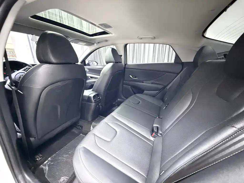 Hyundai Elantra — фото 6