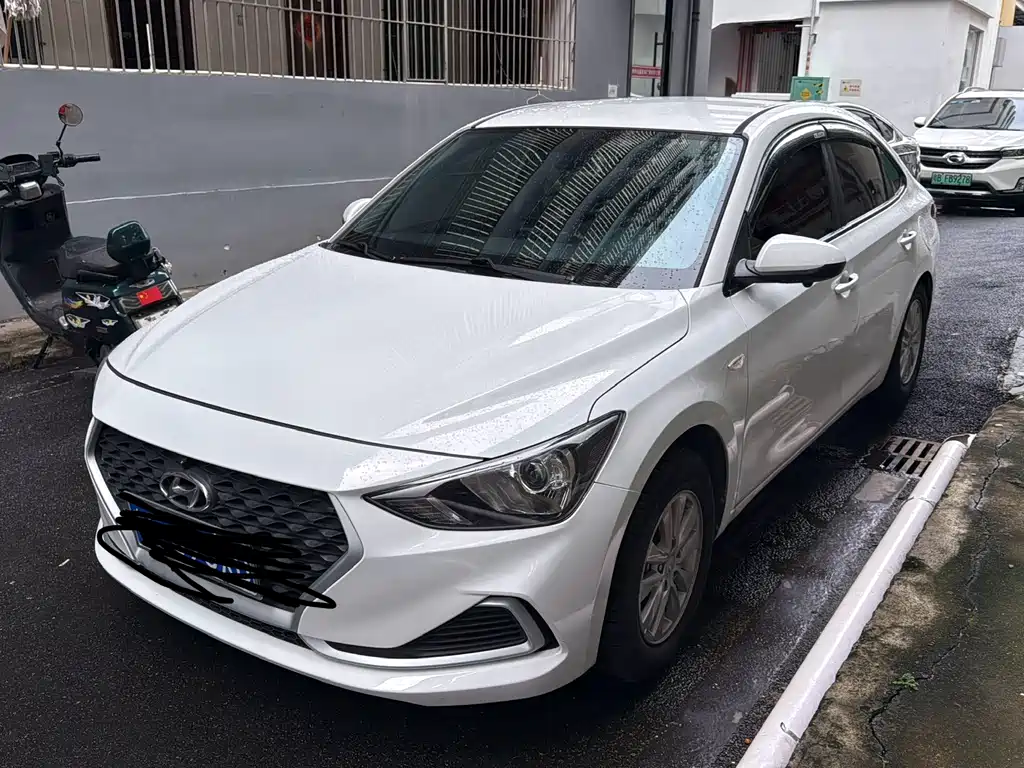 Hyundai Elantra — фото 2