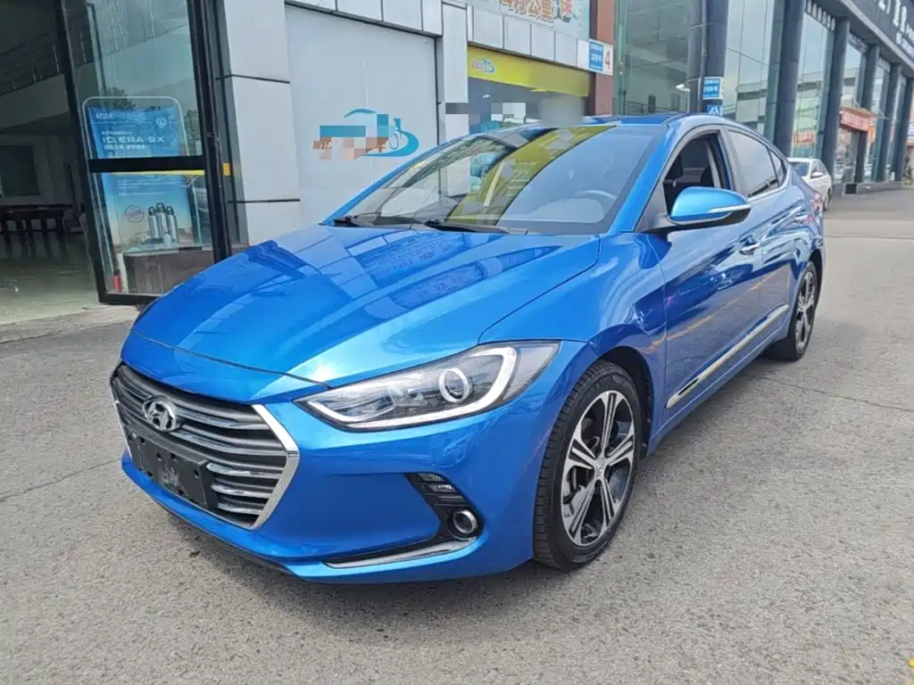 Hyundai Elantra — фото 2