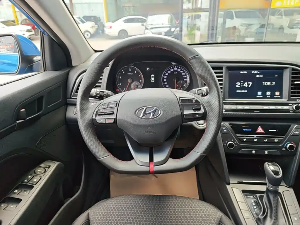 Hyundai Elantra — фото 11