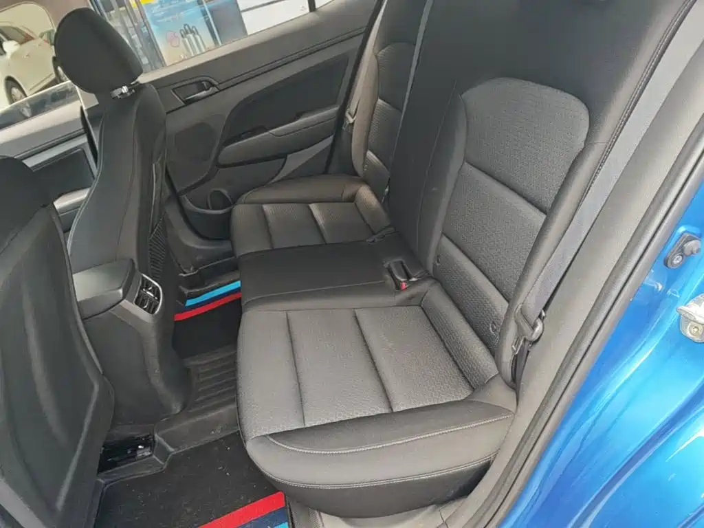Hyundai Elantra — фото 17