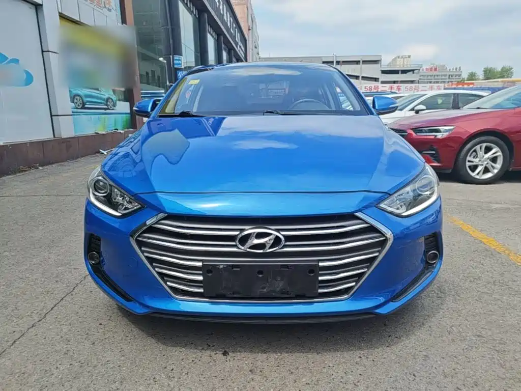 Hyundai Elantra — фото 3