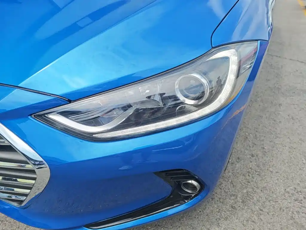 Hyundai Elantra — фото 24