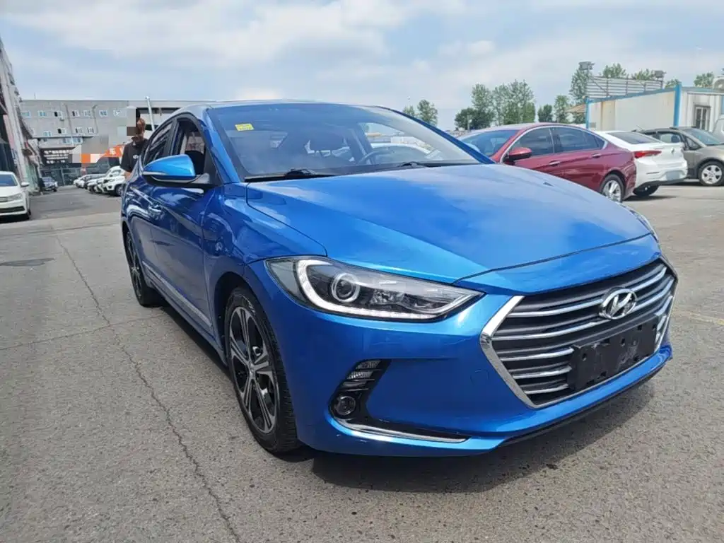 Hyundai Elantra — фото 4