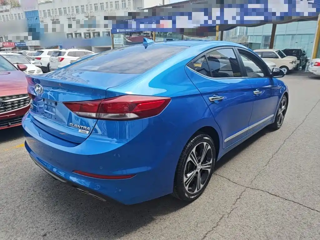 Hyundai Elantra — фото 7