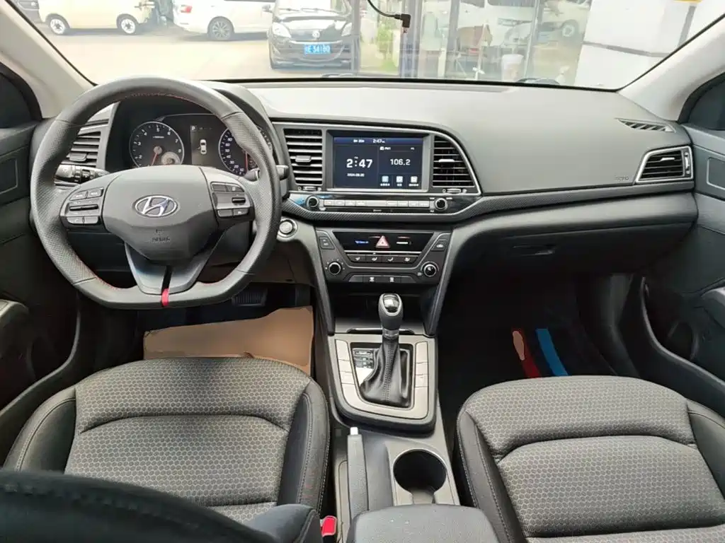 Hyundai Elantra — фото 10